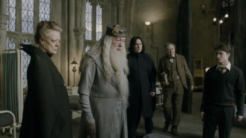 Harry Potter 6.: © 2009 Warner Bros. Ent.  Harry Potter Publishing Rights ©  J.K.R.  A  Harry Potter szereplők, nevek, és a vele kapcsolatos jelek a ©  Warner Bros. Ent. bejegyzett védjegye. Minden jog fenntartava.